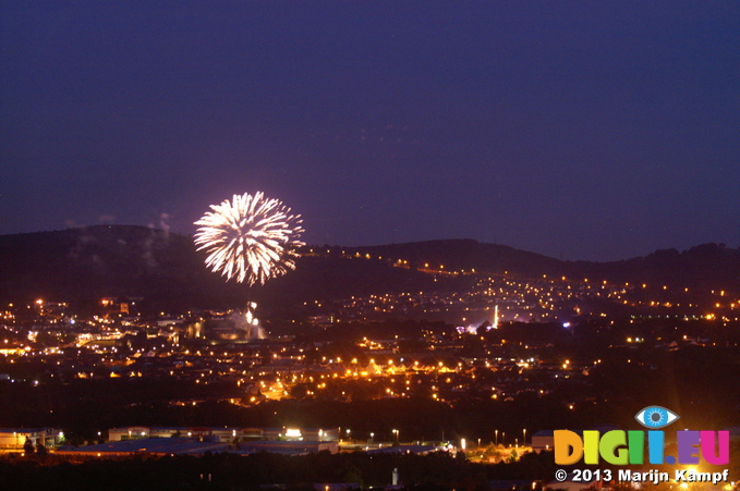 D7D00548 Fireworks over Caerphilly castle